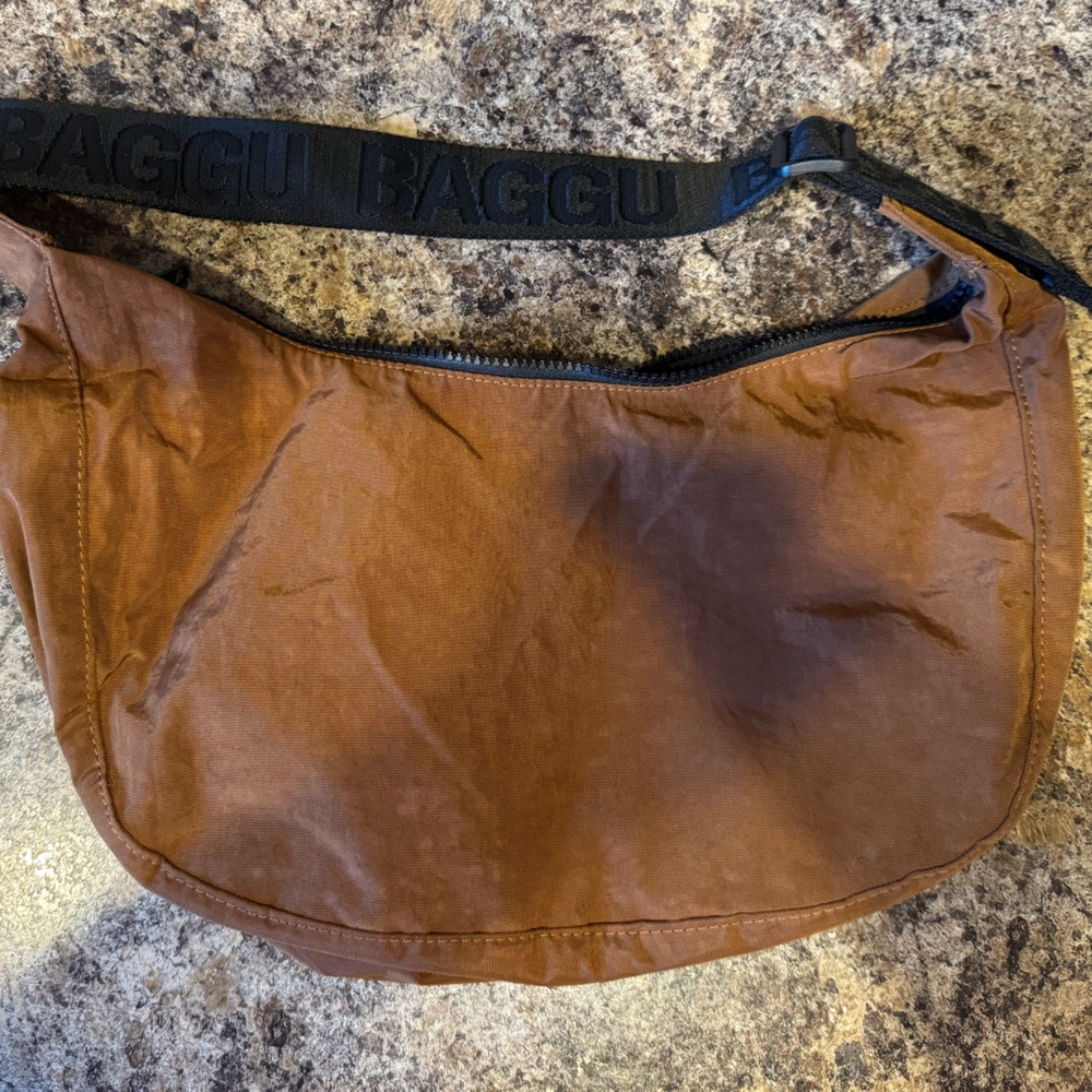 BAGGU Medium Crescent Bag in Brown